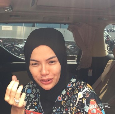 Unggah Foto Uang Banyak, Nikita Mirzani Akui Ingin Sombong
