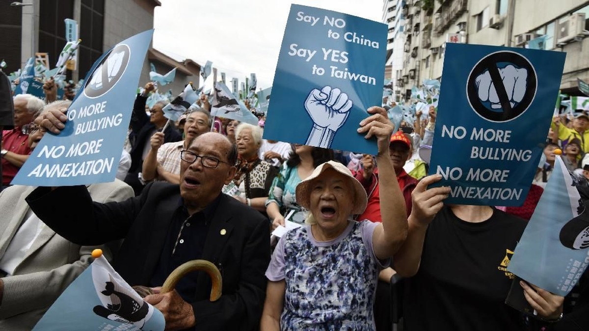 FOTO: Ingar Bingar Referendum Taiwan Soal China hingga LGBT
