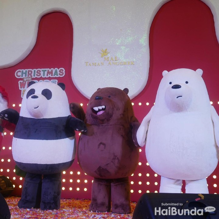 <p>Kalau Bunda suka menonton channel Cartoon Network, pasti tak asing dengan tiga beruang menggemaskan ini. Ya, mereka adalah We Bare Bears.</p>