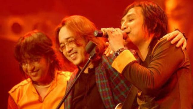Ada setangkup rindu membuncah kala mendengar detak nada dan melodi dari lagu-lagu KLa Project yang legendaris, di tengah deru nada lagu modern.