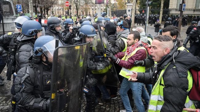 Ricuh Tolak BBM di Prancis, Polisi Tahan 22 Pengunjuk Rasa