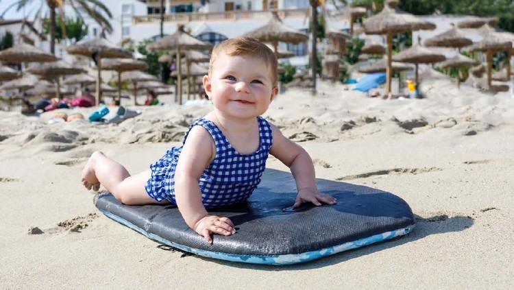 40 Nama Bayi Bertema Bahari dan Pelaut Pemberani Bunda ingin anak punya keberanian seperti pelaut? Berikut nama-nama bayi yang mempunyai makna pelaut pemberani, simak bersama ya Bunda.