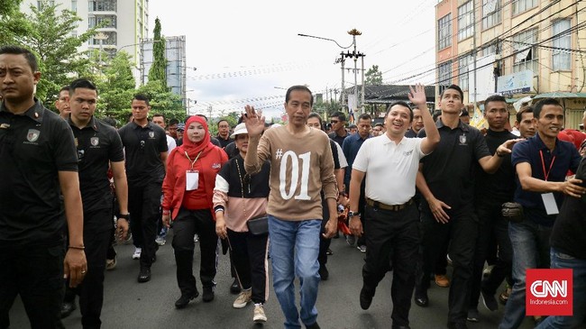 Sang pedagang memberi tahu ia mengeluhkan pembangunan pasar yang tidak kunjung dilaksanakan. Padahal, para pedagang telah diminta iuran.
