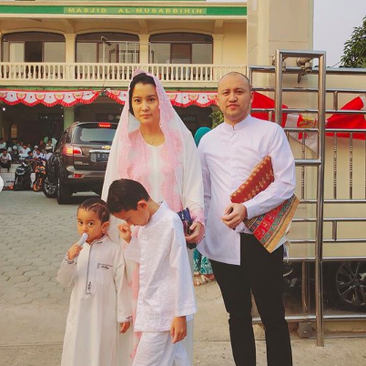 <p>Ini Kana Mahatma Soeprapto (7) dan Aryton Magali Sastra Soeprapto (5), kakak-adik anak Marcella Zalianty dan Ananda Mikola, Bun. (Foto: Instagram/ @marcella.zalianty)  </p>