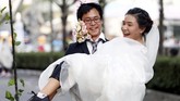 FOTO: Ramai-ramai 'Kawin Lari' di Bangkok Bangkok punya acara tahunan yang unik yaitu dengan kompetisi lari para pengantin untuk memperebutkan hadiah sponsor pernikahan dan bulan madu.