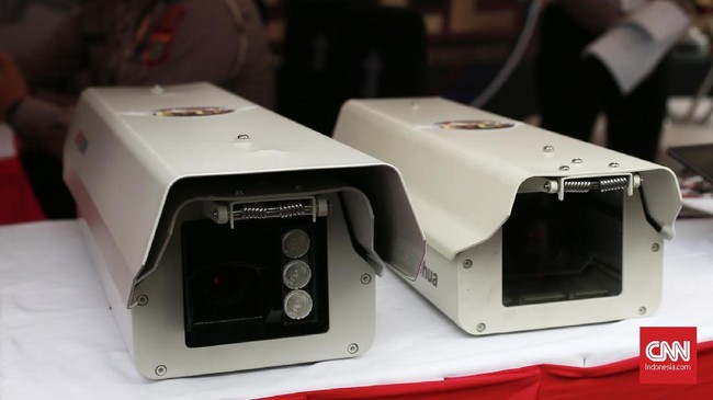 2 Titik Kamera ETLE Rusak Saat Demo Makassar, Polisi Klaim Rugi Rp1 M Sejumlah kamera elektronik tilang atau ETLE yang dipasang di beberapa titik di Jalan AP Pettarani, Makassar Sulawesi Selatan, rusak imbas demo ricuh.