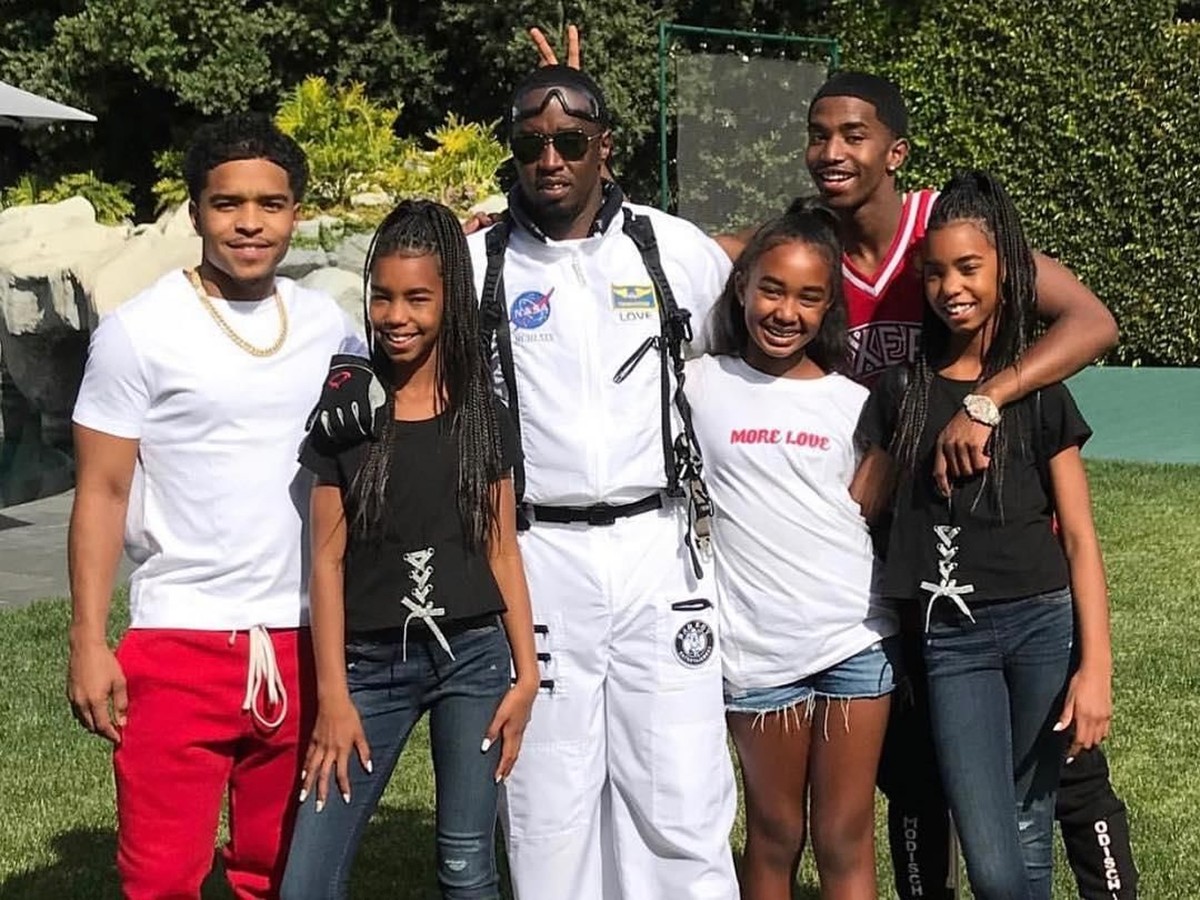 Mantan model cantik&comma; Kim Porter&comma; mengembuskan nafas terakhirnya pada 16 November 2018&period; Ia harus meninggalkan anak-anaknya dan pasangannya&comma; P&period; Diddy&period;