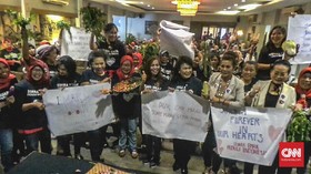 Bawa Sembako, Sekelompok Emak Beri Dukungan ke Jokowi-Ma'ruf