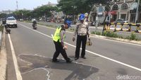 Polisi Olah TKP Kecelakaan Pikap yang Bawa Santri di Cipondoh