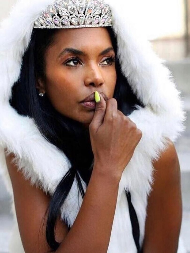 Mantan model cantik, Kim Porter, mengembuskan nafas terakhirnya pada 16 November 2018. Ia harus meninggalkan anak-anaknya dan pasangannya, P. Diddy.