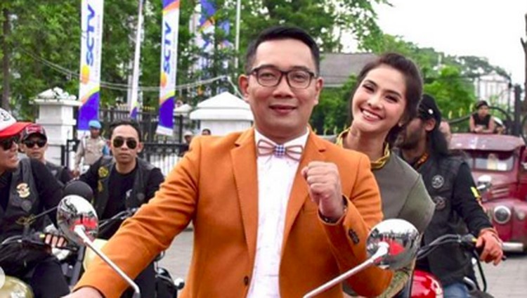 Dalam acara, Maudy Koesnaedi berboncengan dengan Gubernur Jawa Barat, Ridwan Kamil. Biar tak salah paham, berikut cara jaga kepercayaan pasangan saat bekerja.