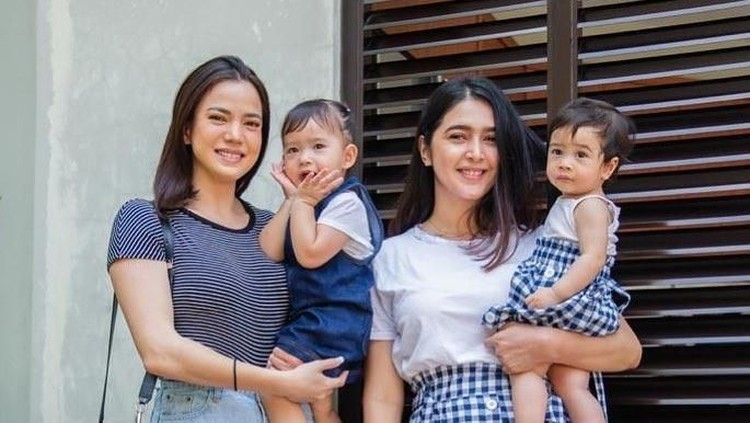Selain Gempi dan Gisel, masih ada beberapa artis yang kompak abis sama anaknya. Sama-sama cantik dan menggemaskan.