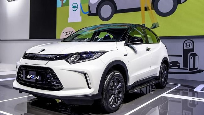 Model produksi massal itu kini dipamerkan di Guangzhou Auto Show dan rencananya eksklusif dijual di China.