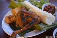 Ayam Bakar Pak Atok: Sedap dan Mantap! Ayam Kampung Bakar Gaya Jawa