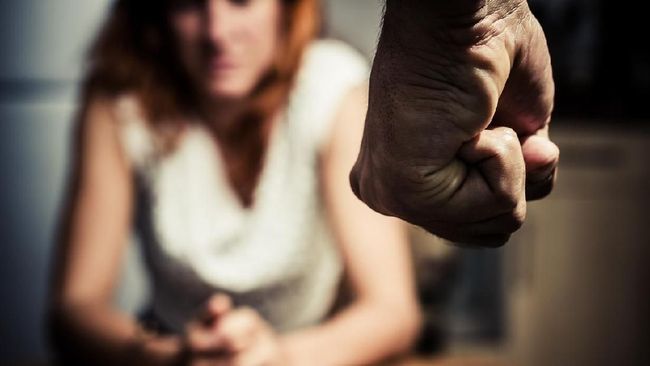 Pendiri komunitas Indonesia Feminis Dea Safira Basori menuturkan dalam pacaran bentuk kekerasan yang paling umum terjadi adalah sikap posesif pacar.