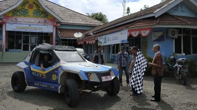 Uji Mobil Listrik Blits Cicip Jalan Sumatra Mobil listrik buatan anak bangsa ini sudah menempuh pengetesan sejauh 1.600 km dari Surabaya.
