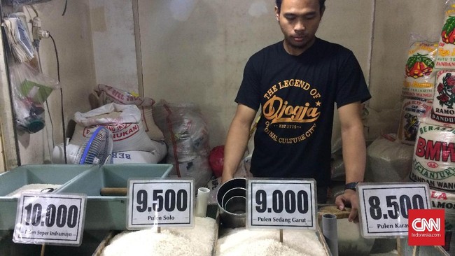 Operasi pasar yang diselenggarakan Perum Bulog belum optimal menstabilkan harga beras di pasaran. Harga beras masih tinggi dan menggerus untung pedagang eceran.