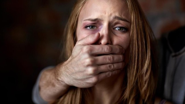 Data Komnas Perempuan mencatat bahwa angka kekerasan pada perempuan termasuk naik turun tiap tahunnya.