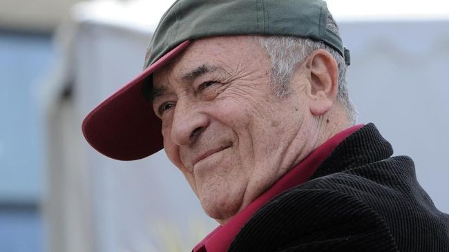 Sutradara film 'Last Tango in Paris' yang sensasional, Bernardo Bertolucci meninggal dunia di usia 77 tahun.
