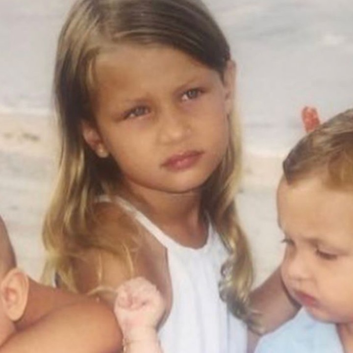 Dari dulu sudah terlihat cantik ya, Bun? Rambut panjang membuatnya terlihat makin imut-imut.(Foto: Instagram @bellahadid)