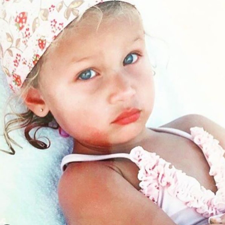 Parasnya yang cantik ternyata sudah terlihat sejak Bella kecil. Si gadis kecil kini tumbuh menjadi model yang diperhitungkan di panggung mode. Bahkan, beberapa brand fashion ternama kerap menggunkan jasanya sebagai muse. (Foto: Instagram @bellahadid)