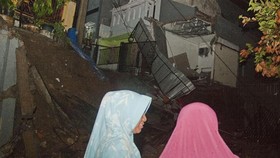 Anies Bakal Tertibkan Bangunan di Lokasi Longsor Pasar Rebo