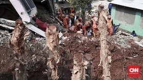 FOTO: Penanganan Longsor di Pasar Rebo