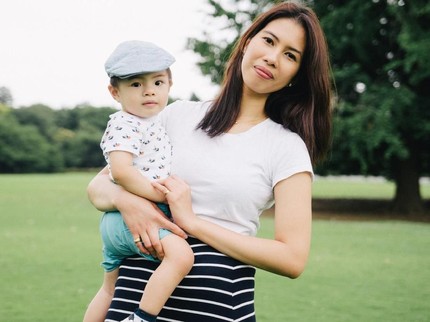Di Usia Berapa Anak Baiknya Tak Digendong Lagi?