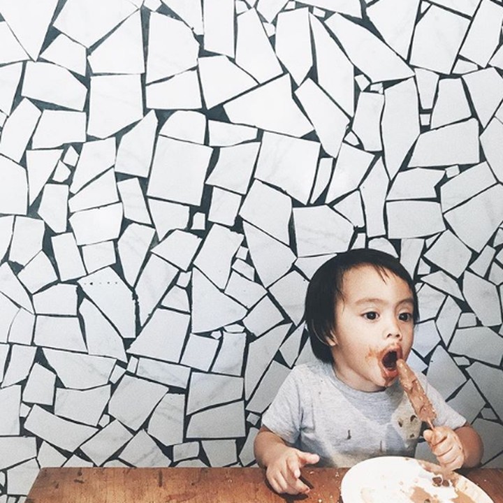 <p>Itu eskrim ya? Bagi dong Sekala, kayaknya enak banget he-he-he. (Foto: Instagram @ayudiac)  </p>