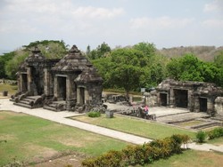 Selain Menanti Sunset, Coba 3 Pengalaman Seru Ini di Candi Ratu Boko