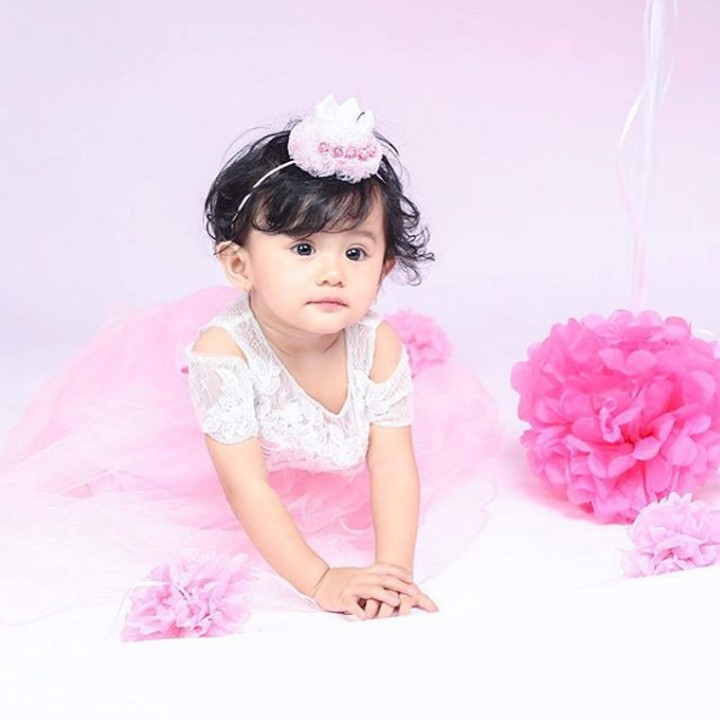 <p>Qiandra Rynayra Redi, merupakan putri pertama dari <a href="https://hot.detik.com/celeb/d-4140293/keseriusan-ryana-dea-berhijab-disinggung-karena-buka-hijab-di-sinetron?_ga=" target="_blank">Ryana Dea</a> dan Puadin Redi. (Foto: Instagram @ryana_dea)  </p>