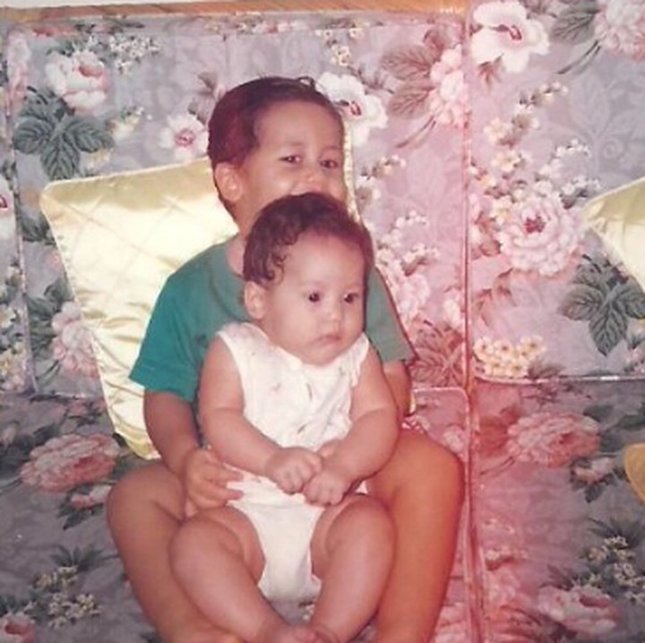 <p>Chubby sekali Pevita, mirip dengan Keenan yang sedang memangkunya. (Foto: Instagram @pevpearce)</p>