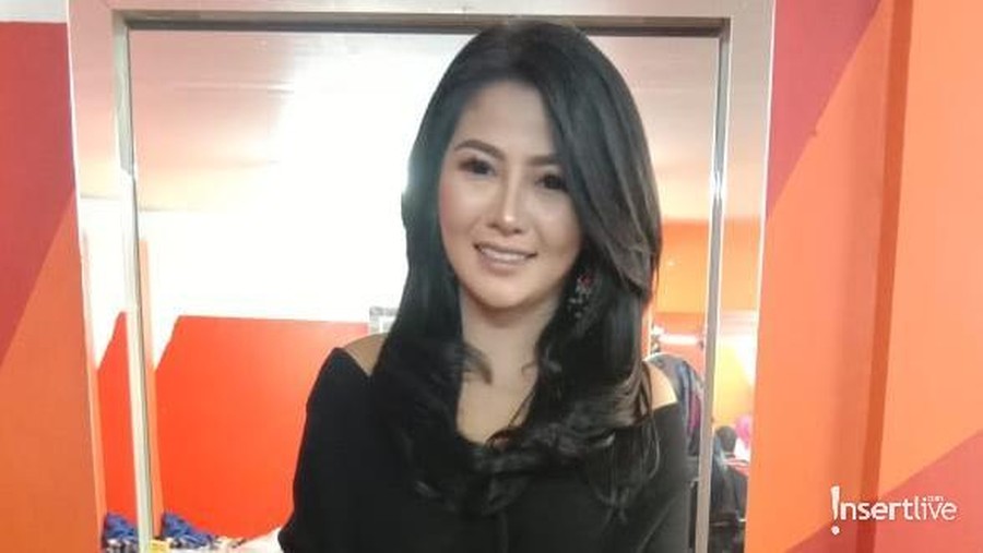 Soal Video dengan Gading Marten, Icha Gween Minta Maaf Icha Gween dikabarkan menjadi orang ketiga di antara Gading Marten dan Gisella Anastasia. Hal itu bermula ketika video kebersamaannya dengan Gading tersebar.