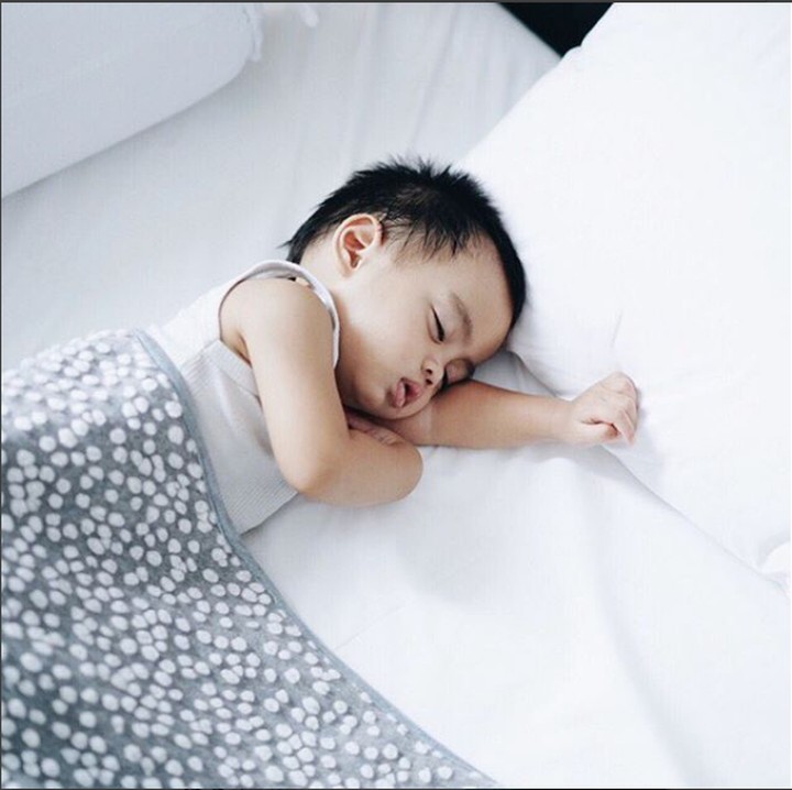 <p>Nyenyak sekali tidurnya Sekala. Gemas deh lihatnya. (Foto: Instagram @ayudiac)</p>