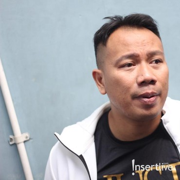 Belum Resmi Bercerai, Vicky Prasetyo Sudah Gandeng Bule Eropa