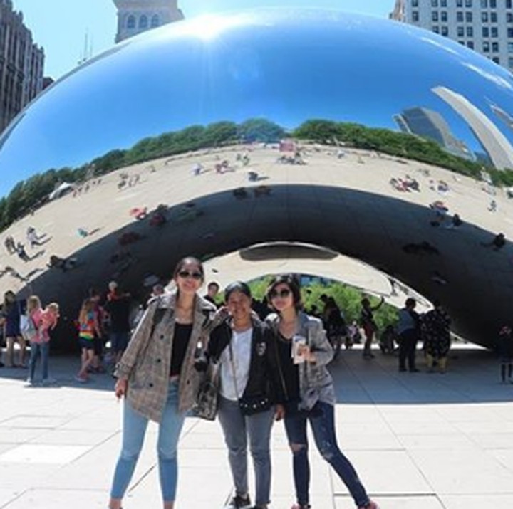 <p>Momen ketika Gracia sampai di cloud gate, bahagia sekali tampaknya mereka. (Foto: Instagram @graciaz14)</p>