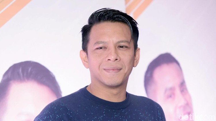  Ariel  NOAH  Pamer Gelang Buatan Putrinya  Bikin Netizen Baper