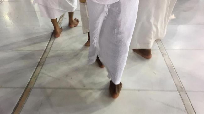 Turki Karantina 10 Ribu Jamaah Umrah dari Arab Saudi Turki mengkarantina 10 ribu warganya yang baru kembali dari melaksanakan ibadah umrah untuk menekan penyebaran virus corona.
