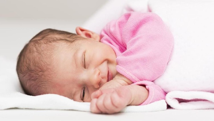 25 Nama Bayi Perempuan dengan Makna Lembut Bunda dan Ayah ingin anak perempuannya jadi sosok yang lembut? Yuk sampaikan harapan itu dengan memilih satu dari 25 nama bayi dengan makna lembut ini.