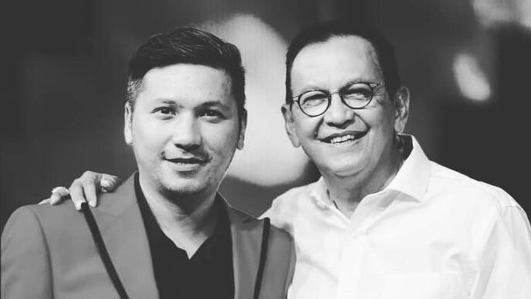 Roy Marten dan Gading Marten Roy Marten bersama putranya, Gading Marten