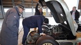 FOTO: Lelang Mobil Antik Eropa Senilai Rp571 Miliar Balai lelang Artcurial memperkenalkan koleksi mobil antik senilai US$40 juta (Rp571 miliar) yang akan dilelang di acara Retromobile pada 8-10 Februari 2019.
