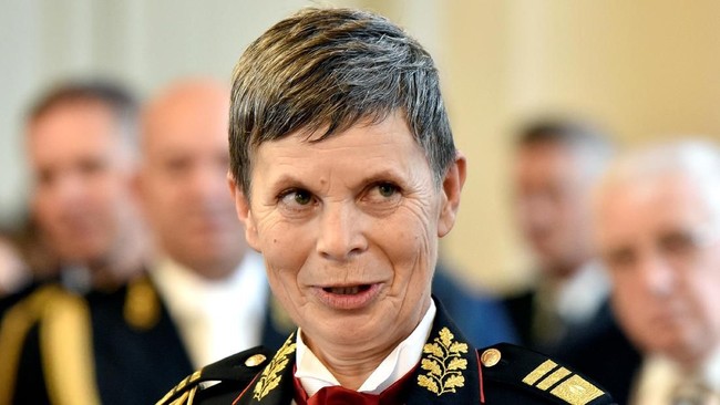 Pertama kali dalam sejarah, Slovenia menunjuk seorang perempuan, Mayor Jenderal Alenka Ermenc, sebagai panglima angkatan bersenjata pada Selasa (28/11).