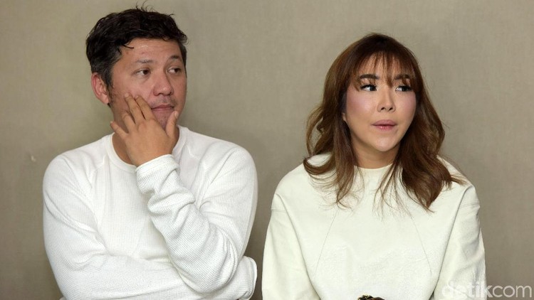 Gading Marten dan Gisel saat press conference di Hotel Pakubuwono.
