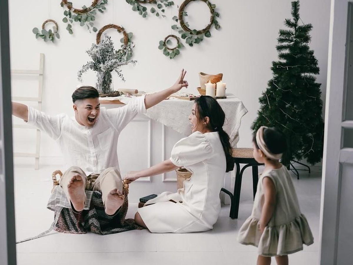 Kurang dari satu bulan lagi Natal datang&period; Beberapa seleb Indonesia hingga Hollywood ini pun telah menghias dan memasang pohon Natal&period;