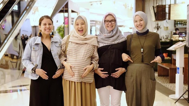 Ada yang sampai rela melakukan program bayi tabung demi mendapatkan keturunan lho, Bun.