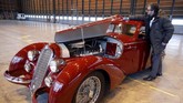 FOTO: Lelang Mobil Antik Eropa Senilai Rp571 Miliar Balai lelang Artcurial memperkenalkan koleksi mobil antik senilai US$40 juta (Rp571 miliar) yang akan dilelang di acara Retromobile pada 8-10 Februari 2019.