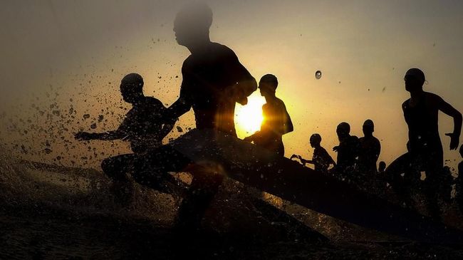 Bisa dibilang Indonesia "surga" bagi para turis pecinta tantangan, karena ada banyak kegiatan yang bisa dijajal untuk menantang adrenaline.
