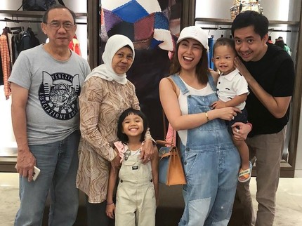 Saat Anak Tunggal Seperti Ayu Dewi Kehilangan Ibu