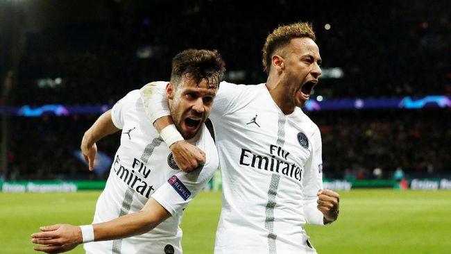 Pindah ke PSG, Neymar Hanya Ada di Urutan 12 Ballon d'Or Neymar harus puas duduk di urutan ke-12 Ballon d'Or 2018 setelah menjalani musim perdananya bersama Paris Saint-Germain.