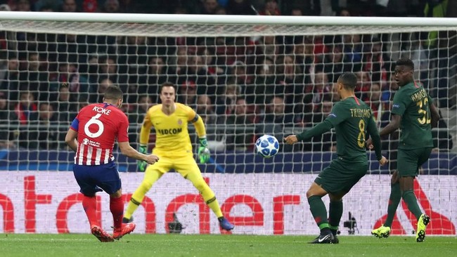 Sebanyak 12 klub sudah memastikan lolos ke babak 16 besar Liga Champions setelah berakhirnya matchday kelima kompetisi klub kasta tertinggi di Eropa tersebut.